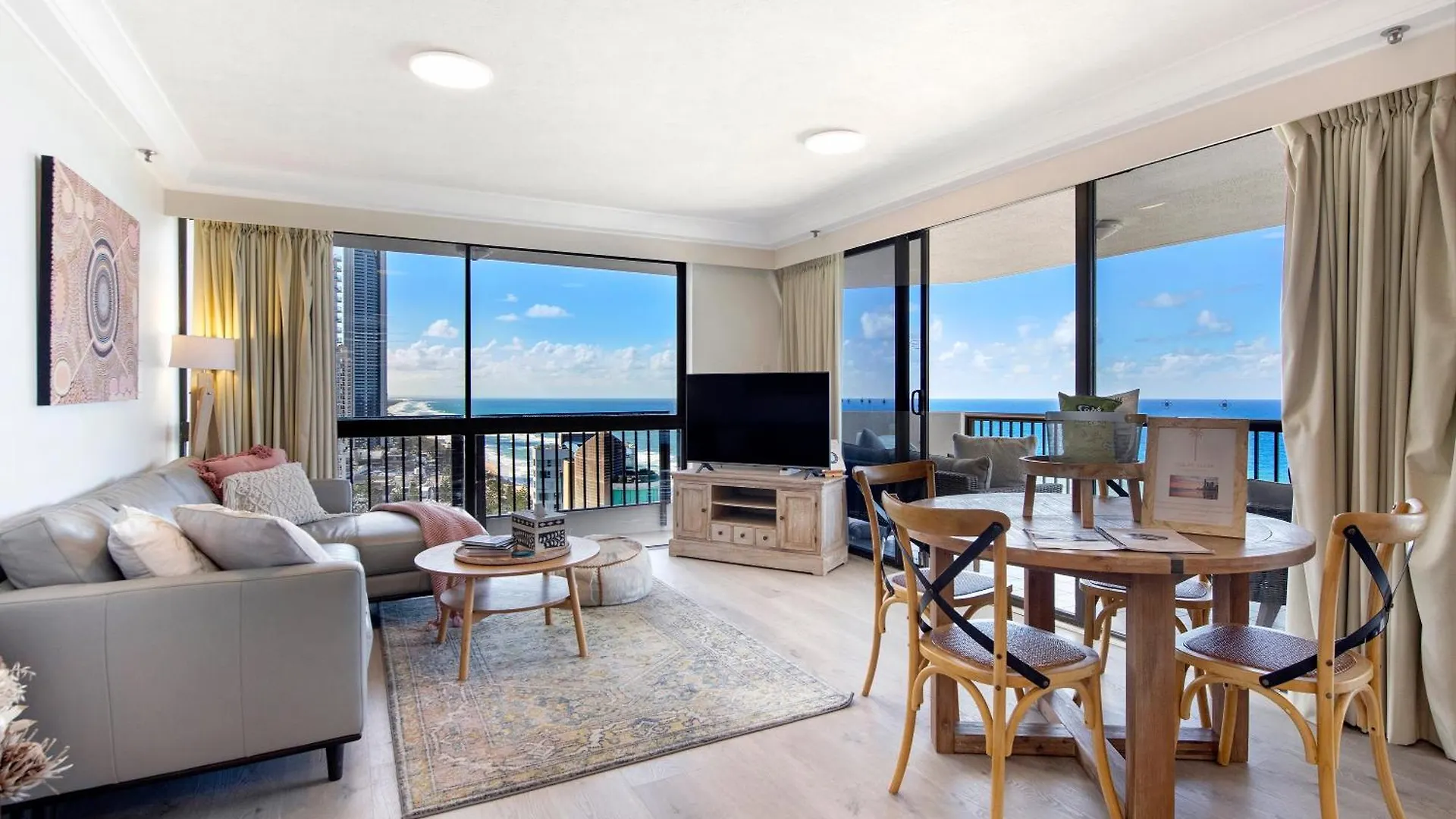 Apartment Beach Retreat With Balcony And Views Gold Coast