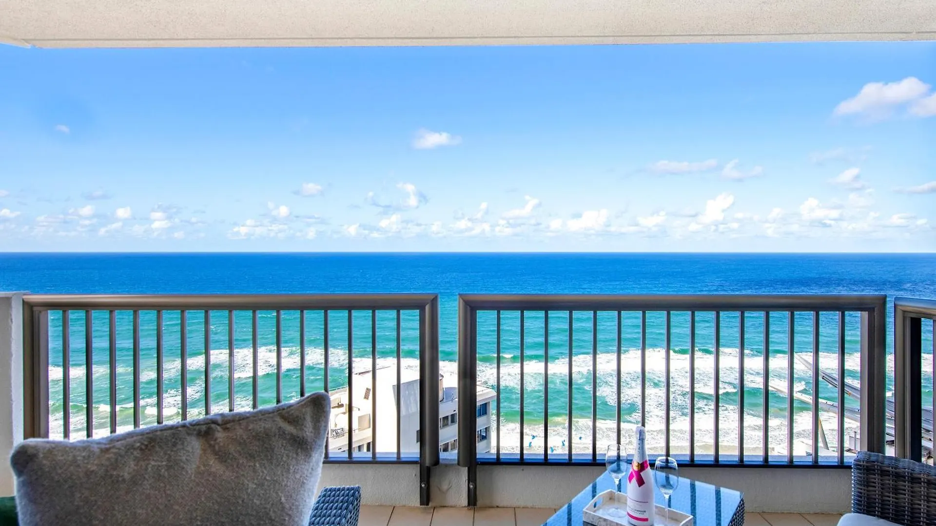 Beach Retreat With Balcony And Views Gold Coast