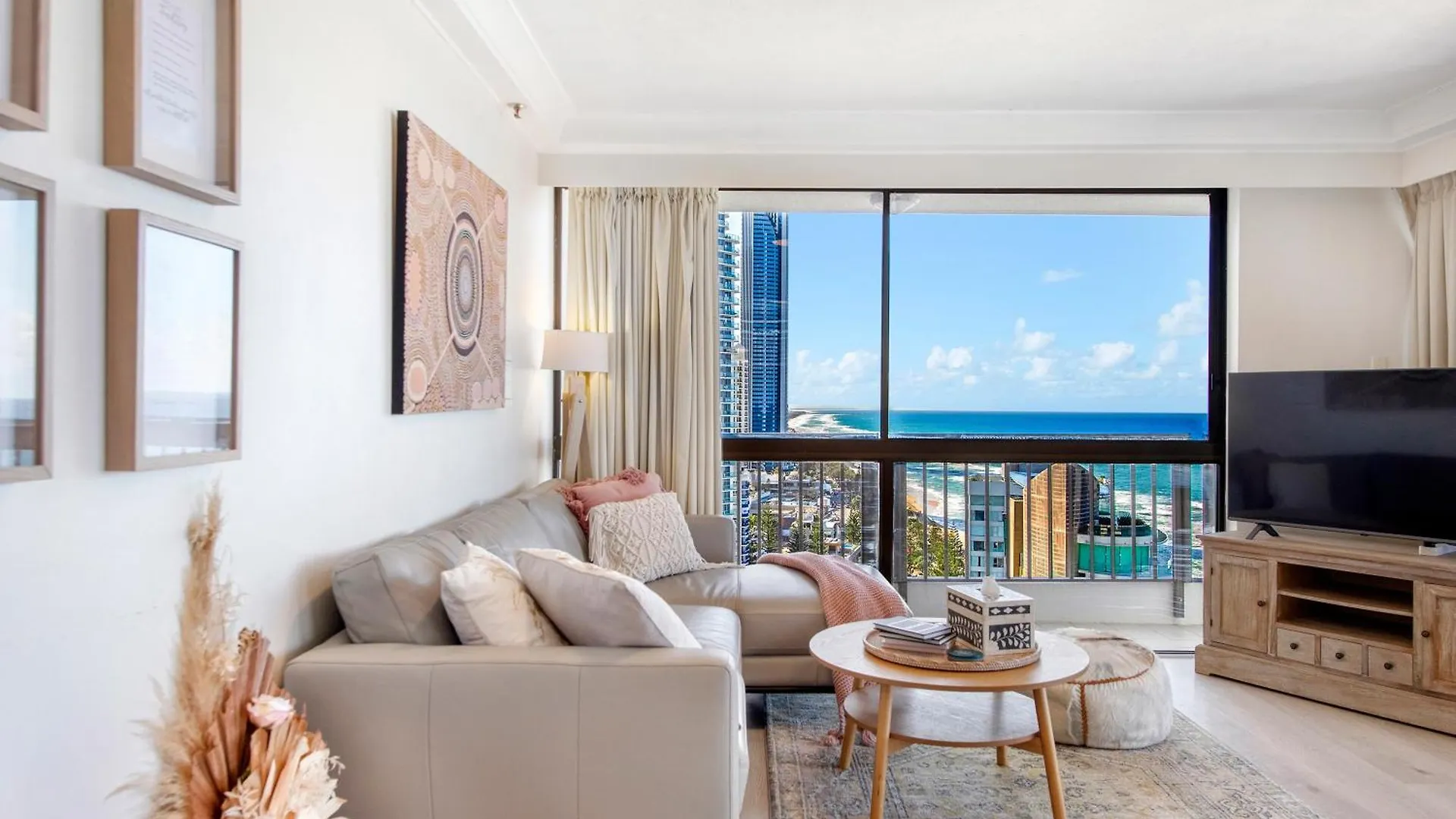 Beach Retreat With Balcony And Views Gold Coast 0*,  Australia